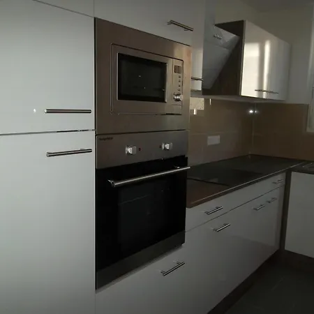 Apartment One In A Shared House Near Man-mtu-bmw