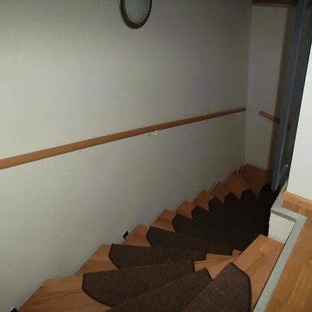 One In A Shared House Near Man-mtu-bmw Apartment *