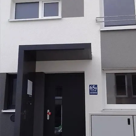 One In A Shared House Near Man-mtu-bmw Apartment München